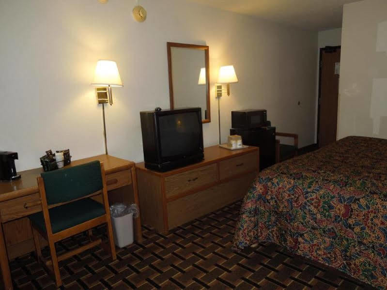 Super 8 By Wyndham Kent/Akron Area Exterior foto